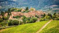 Montefioralle, il piccolo borgo della Toscana che è uno scrigno medievale di pietra e vigne