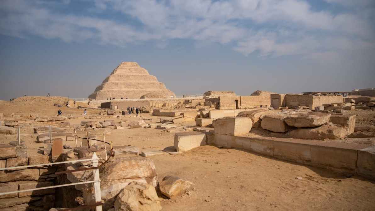 L’Egitto continua a stupire: trovate tre antiche tombe nella necropoli di Saqqara