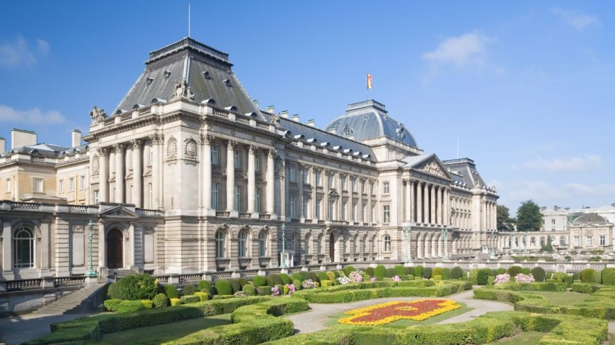 Riapre il Palazzo Reale di Bruxelles e svela il soffitto di scarabei