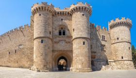 La fortezza risorta dalle ceneri: viaggio nel cuore medievale di Rodi per scoprire il Palazzo del Gran Maestro