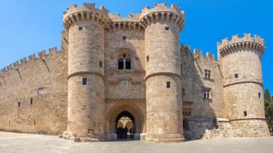 La fortezza risorta dalle ceneri: viaggio nel cuore medievale di Rodi per scoprire il Palazzo del Gran Maestro