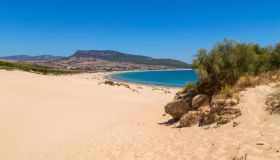 Playa Bolonia, la spiaggia selvaggia che sembra dipinta dal vento