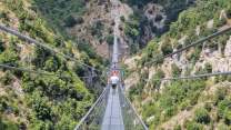 Il ponte tibetano più lungo del mondo è in Italia: mille passi sospesi tra cielo e montagne