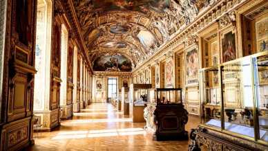 Riapre la Galleria di Apollo al Louvre dopo il furto…ma senza gioielli