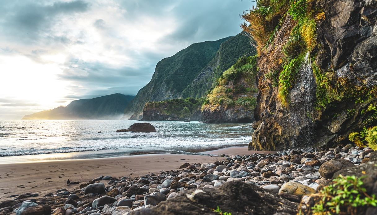 Alba sulla Seixal Beach di Madeira