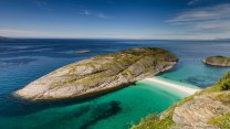 Sembrano i Caraibi, ma siamo al Circolo Polare Artico: la spiaggia più pazzesca si chiama Hovdsundet