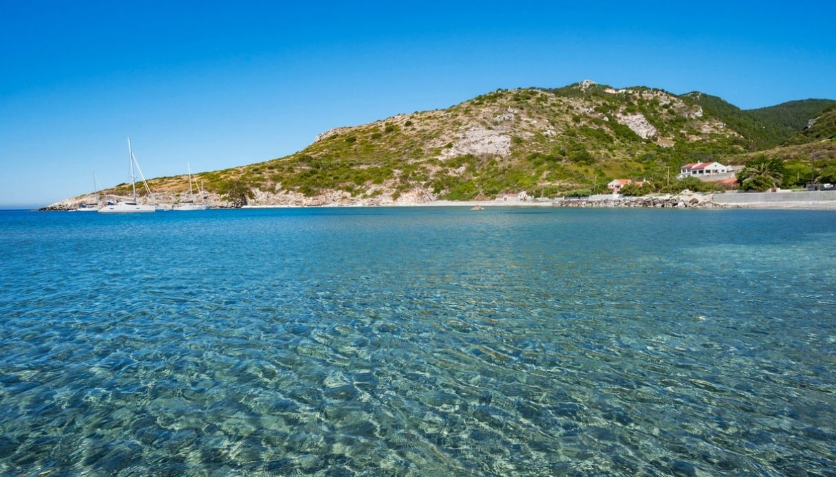Vista sulle coste di Fan&ograve; - Othon&iacute; in Grecia