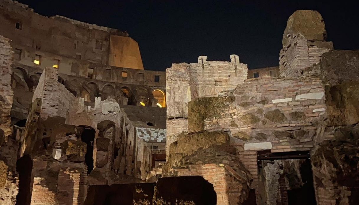 Visitare l'interno del Colosseo di notte