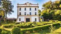 Villa Savorelli è il giardino segreto della Tuscia, un capolavoro tra boschi secolari, nobili dimore e memorie antiche