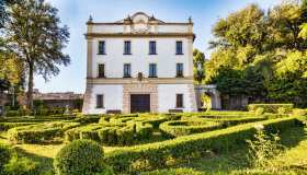 Villa Savorelli è il giardino segreto della Tuscia, un capolavoro tra boschi secolari, nobili dimore e memorie antiche