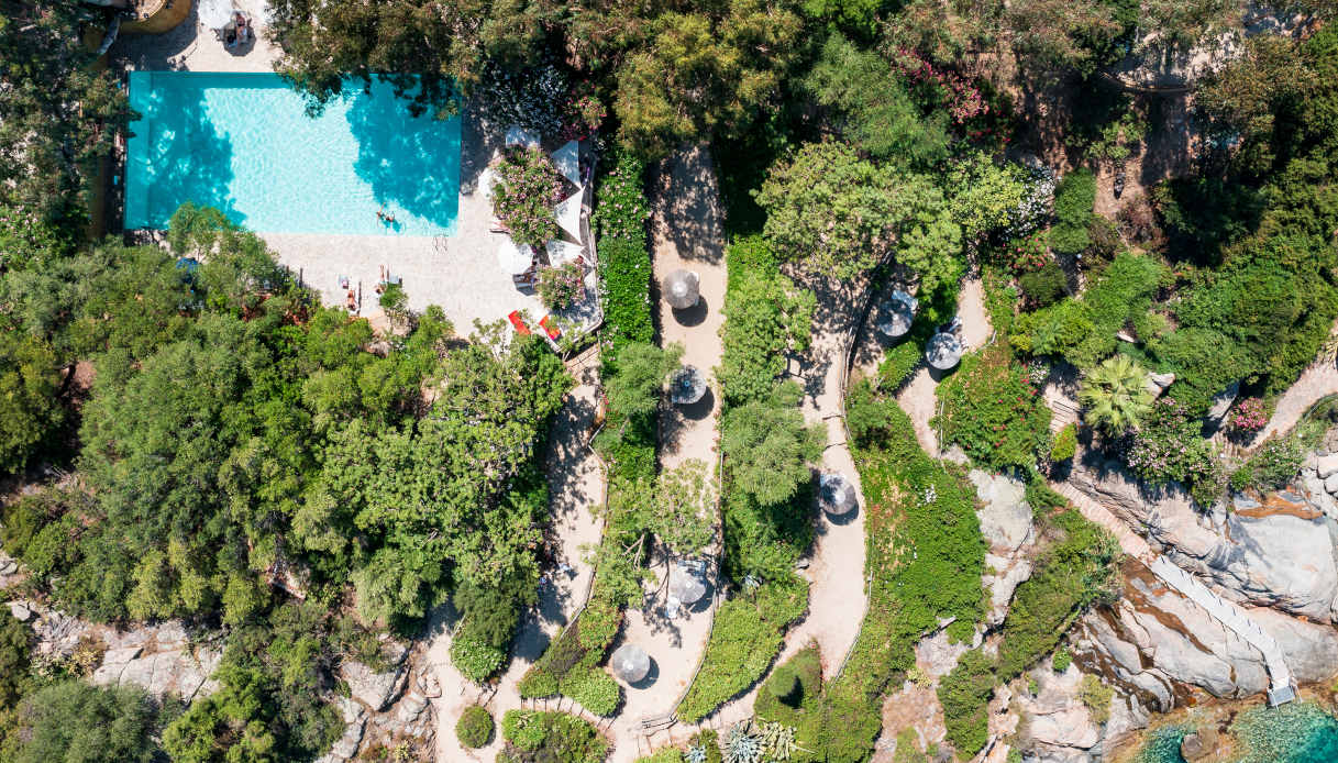Area relax con piscina