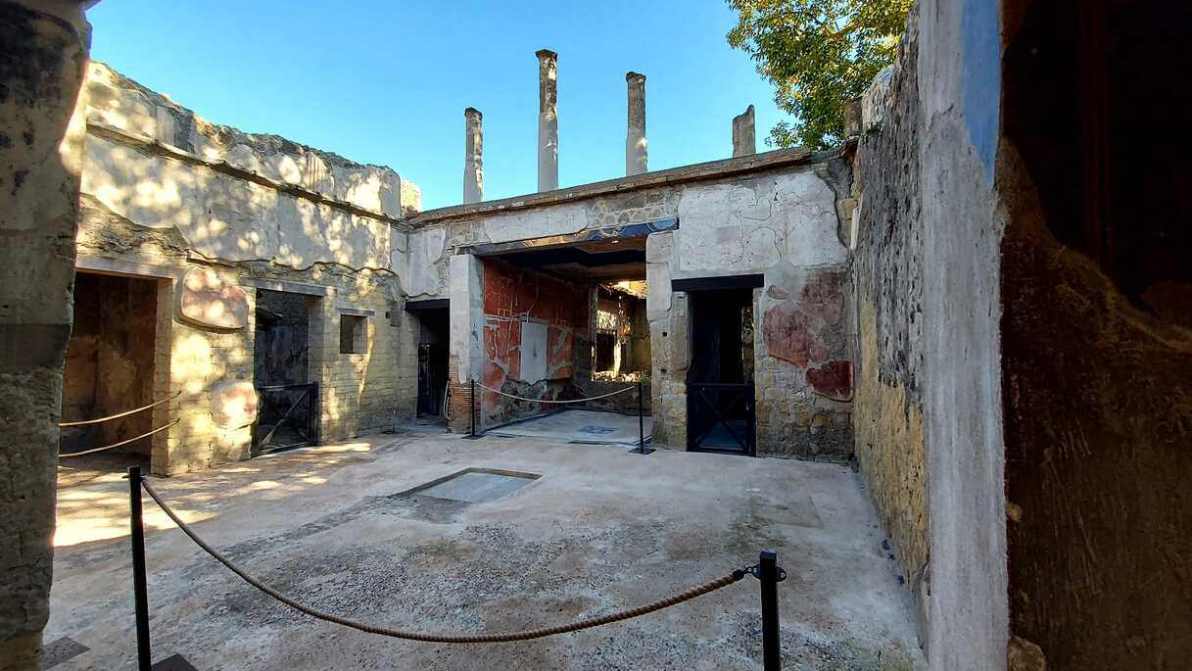 Ercolano riapre una delle sue domus più emozionanti: è la Casa del Mobilio Carbonizzato