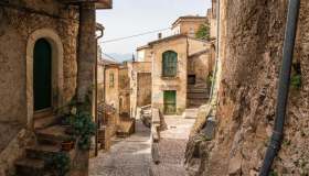Oltre la folla e l’overtourism: la grande rivincita dei borghi italiani nell’estate 2026