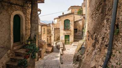 Oltre la folla e l’overtourism: la grande rivincita dei borghi italiani nell’estate 2026