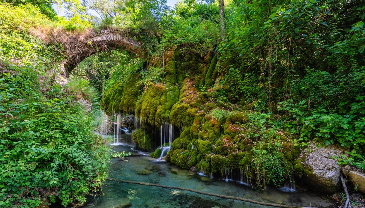 cascate pi&ugrave; belle italia estate a piedi