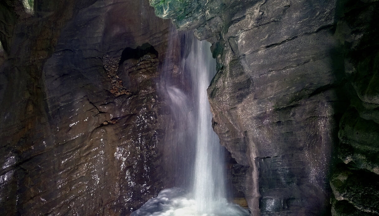 cascate pi&ugrave; belle italia estate a piedi