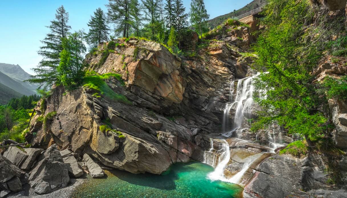 Le cascate più belle d’Italia da raggiungere a piedi in estate