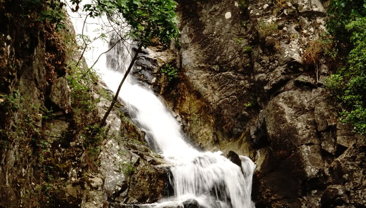 cascate pi&ugrave; belle italia estate a piedi
