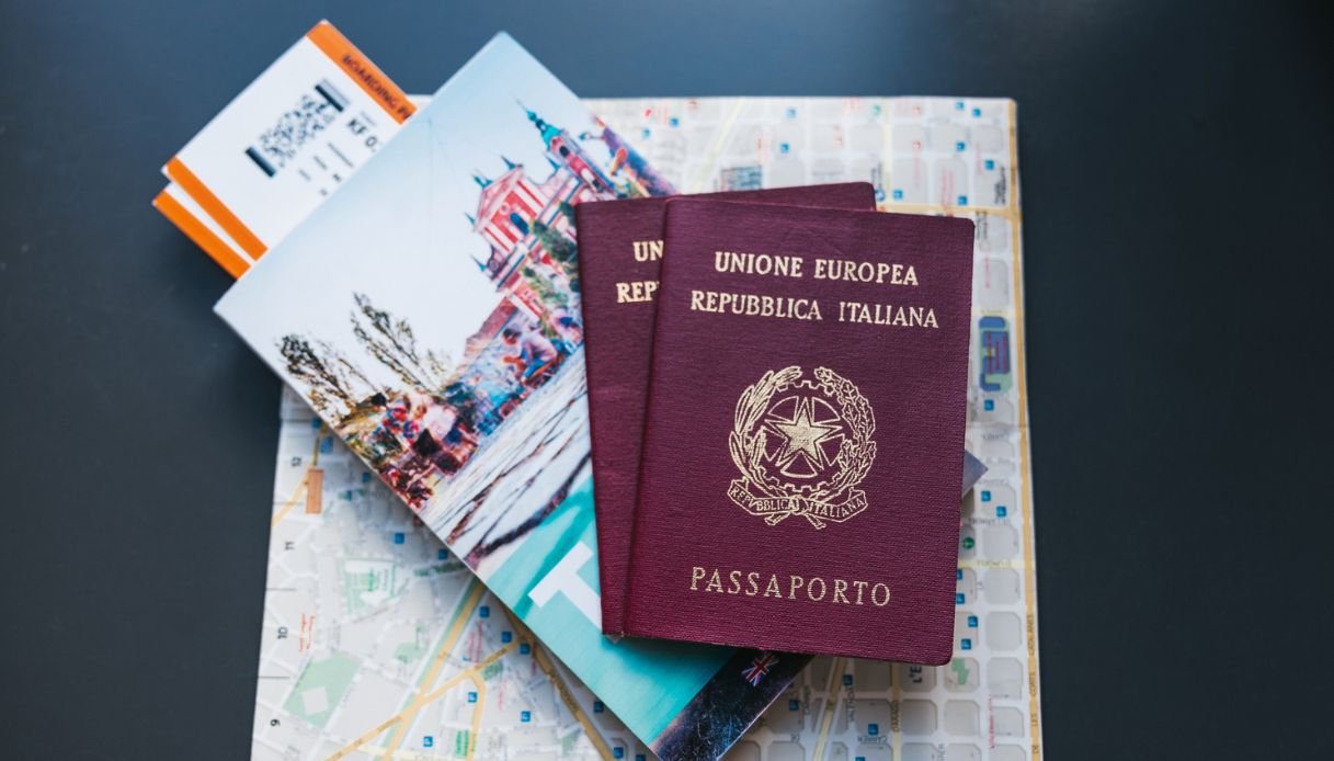Sono stati svelati i passaporti più forti al mondo nel 2026: la nuova classifica