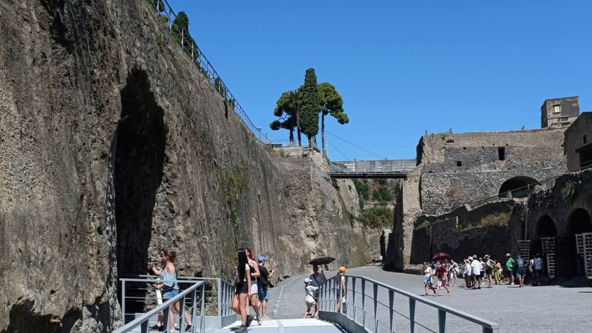 Ercolano, riapre la Galleria Martusciello: il percorso che ricrea l’antico arrivo dal mare