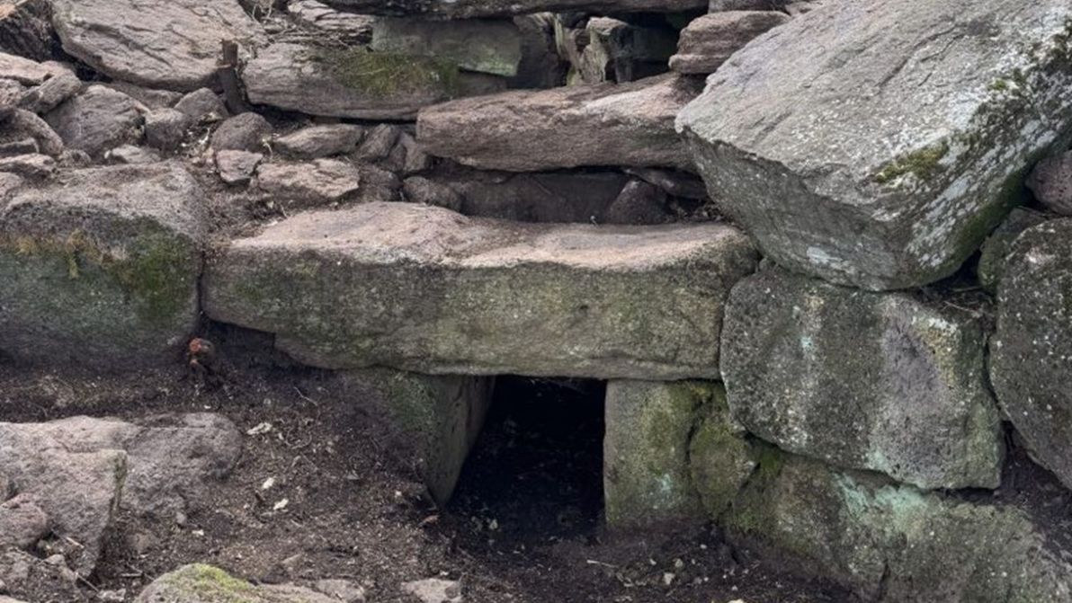 Nascosta per secoli, riemerge una spettacolare Tomba dei Giganti in Sardegna