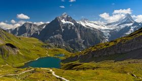 Il lago-specchio delle Alpi, lì dove la roccia bacia il cielo: alla scoperta del fiabesco Bachalpsee