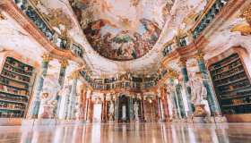 Il capolavoro barocco che custodisce una delle biblioteche più spettacolari: l’Abbazia di Wiblingen