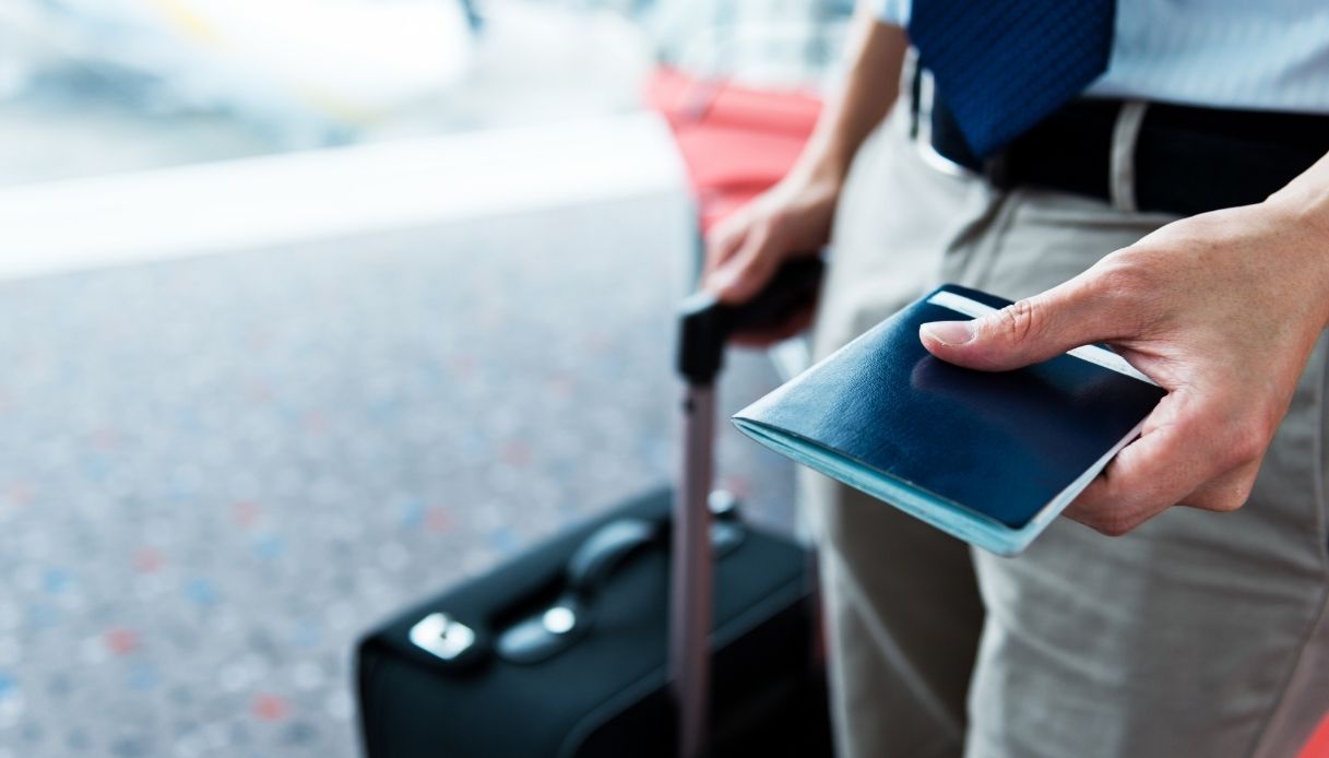 Carta d'identità elettronica obbligatoria dal 3 agosto 2026, senza non si può più viaggiare all'estero