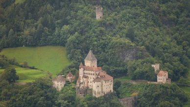 Nel Nord Italia c’è la roccaforte dei sogni di Oswald von Wolkenstein: il magnifico Castel Trostburg