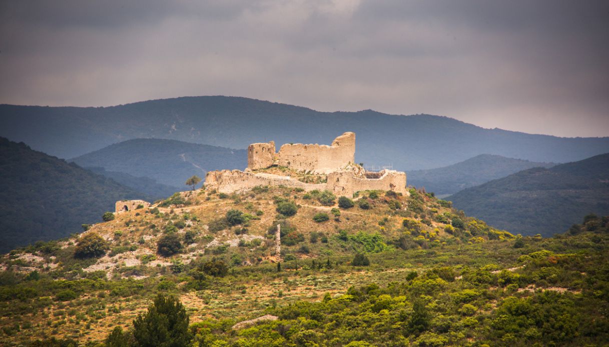 Veduta del Castello Aguilar, Francia