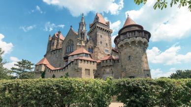 La fortezza da fiaba sulle colline piena di segreti imperiali: Castello di Kreuzenstein, vicino Vienna