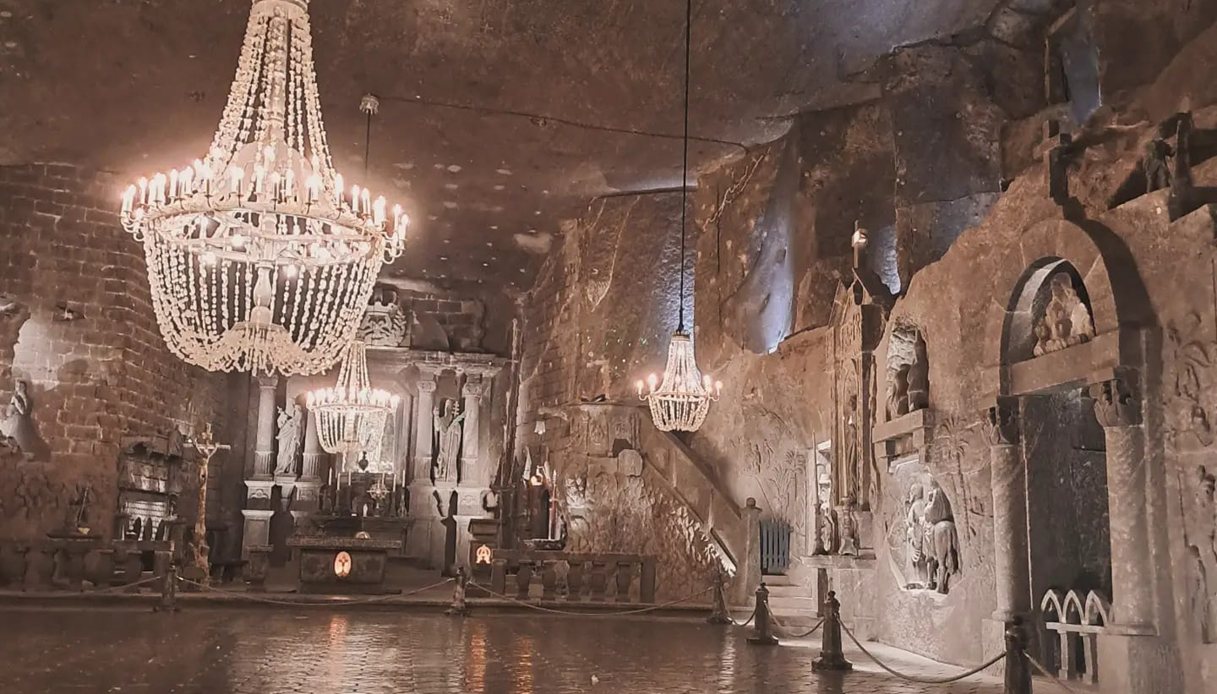 https://siviaggia.it/wp-content/uploads/sites/2/2026/08/Cattedrale-Miniera-di-Sale-di-Wieliczka.jpg