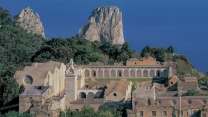 Capri nasconde un posto incredibile: la Certosa di San Giacomo, sospesa tra cielo e mare