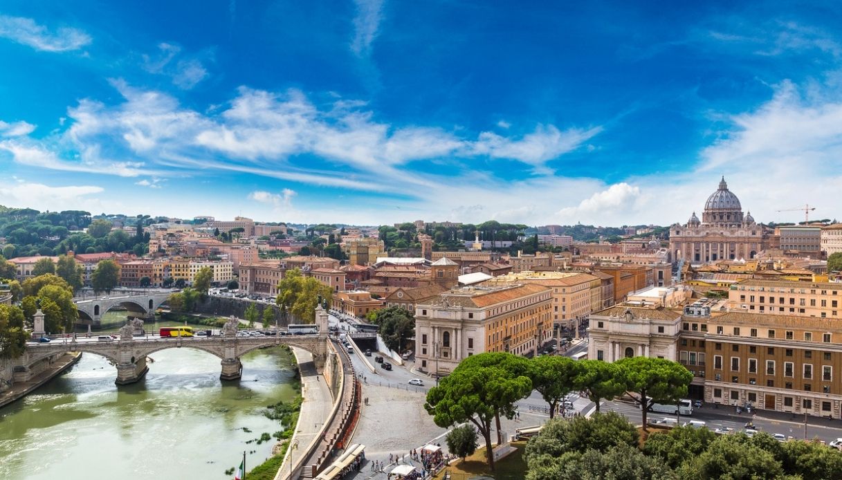 https://siviaggia.it/wp-content/uploads/sites/2/2026/08/Cosa-fare-a-Roma-ad-agosto.jpg