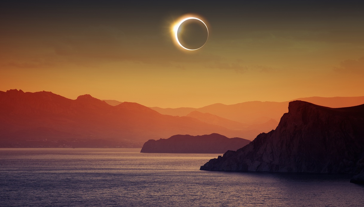 https://siviaggia.it/wp-content/uploads/sites/2/2026/08/Eclissi-totale-sole.jpg