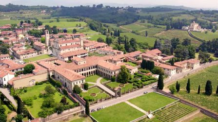 Nel cuore della Franciacorta, Erbusco è un gioiello tra ville storiche, vigneti e cantine