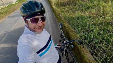 Ha attraversato tutta la Sicilia in bici in 20 giorni: “Ecco l’isola che i turisti non vedono”