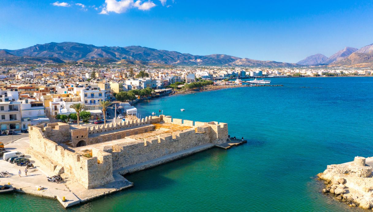 Veduta aerea della fortezza veneziana di Kales all'ingresso del porto, Ierapetra, Creta