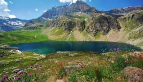 Incanto ad alta quota: viaggio straordinario al Lago Agnel, specchio selvaggio del Piemonte