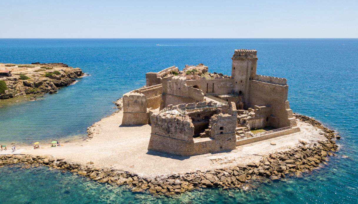 Veduta aerea del castello aragonese di Le Castella, Calabria