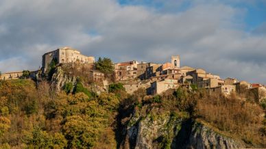 Macchiagodena, il borgo dei libri che guarda il Matese