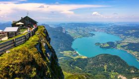 Un mare tra le vette: la magia selvaggia del Mondsee, il Lago della Luna in Austria