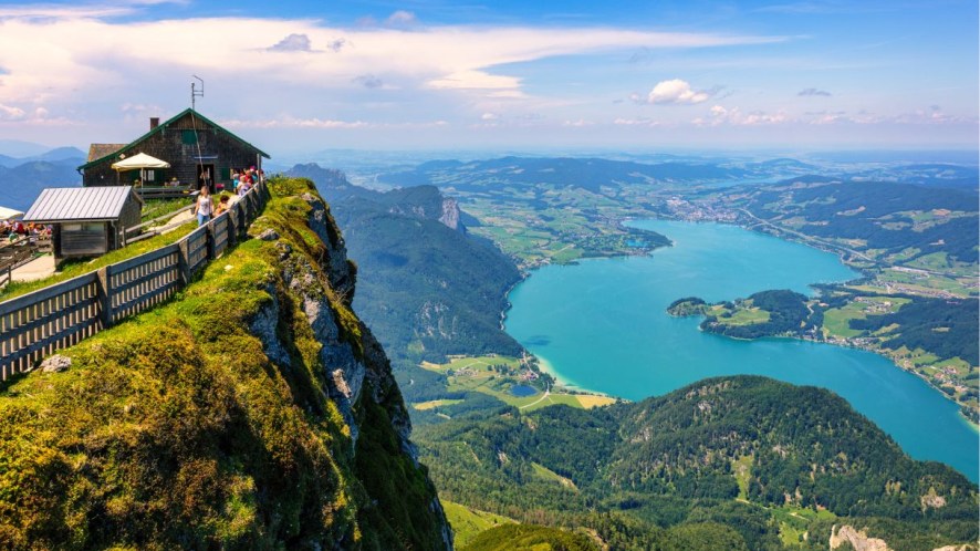 Un mare tra le vette: la magia selvaggia del Mondsee, il Lago della Luna in Austria