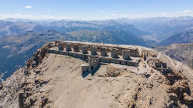 Forte dello Chaberton a rischio crollo, la meraviglia tra Francia e Italia chiude e vieta le visite