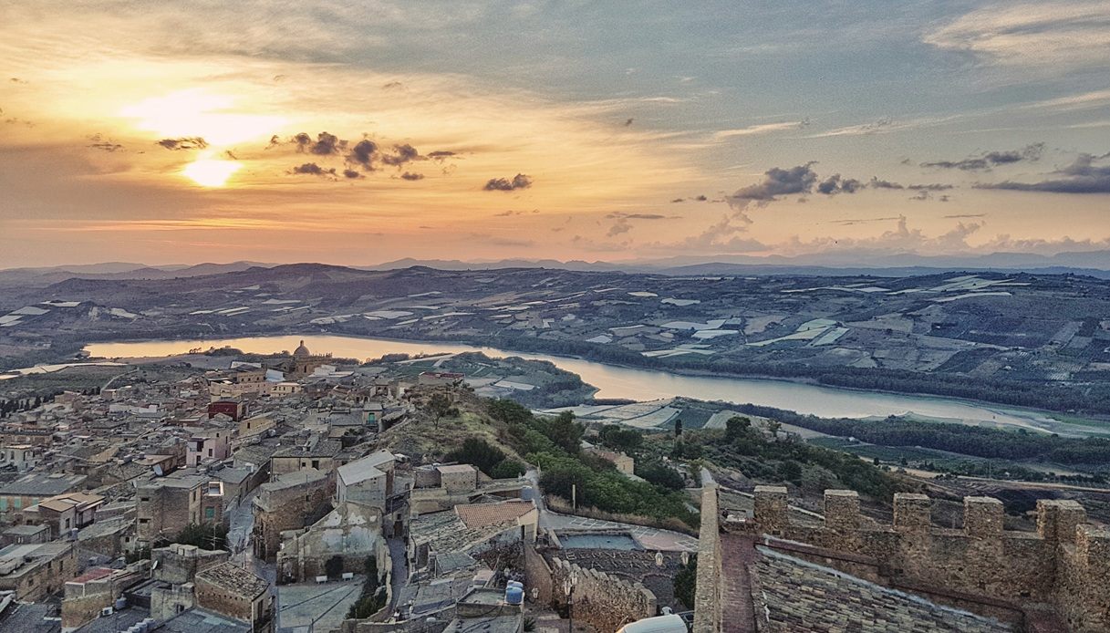 La vista meravigliosa dal borgo di Naro
