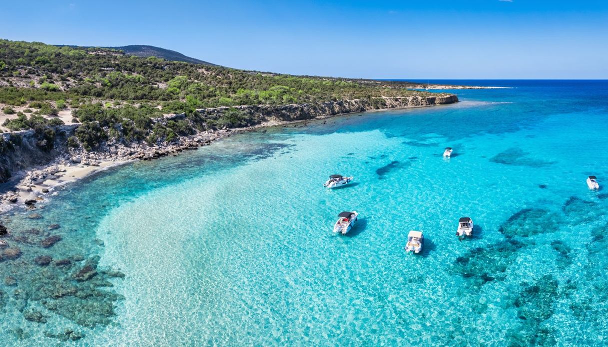 Spettacolare mare turchese a Paphos, Cipro