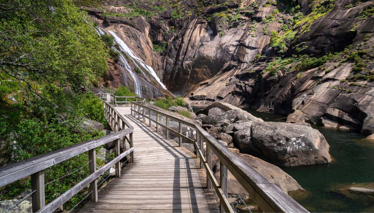 Passerella per la Cascata di &Eacute;zaro
