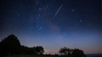 Eclissi e stelle cadenti nei cieli di agosto: gli spettacoli celesti da ammirare in Italia