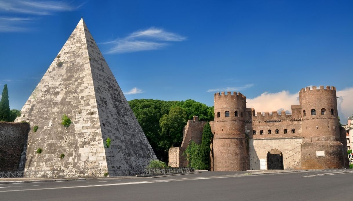 Piramide Cestia a Roma