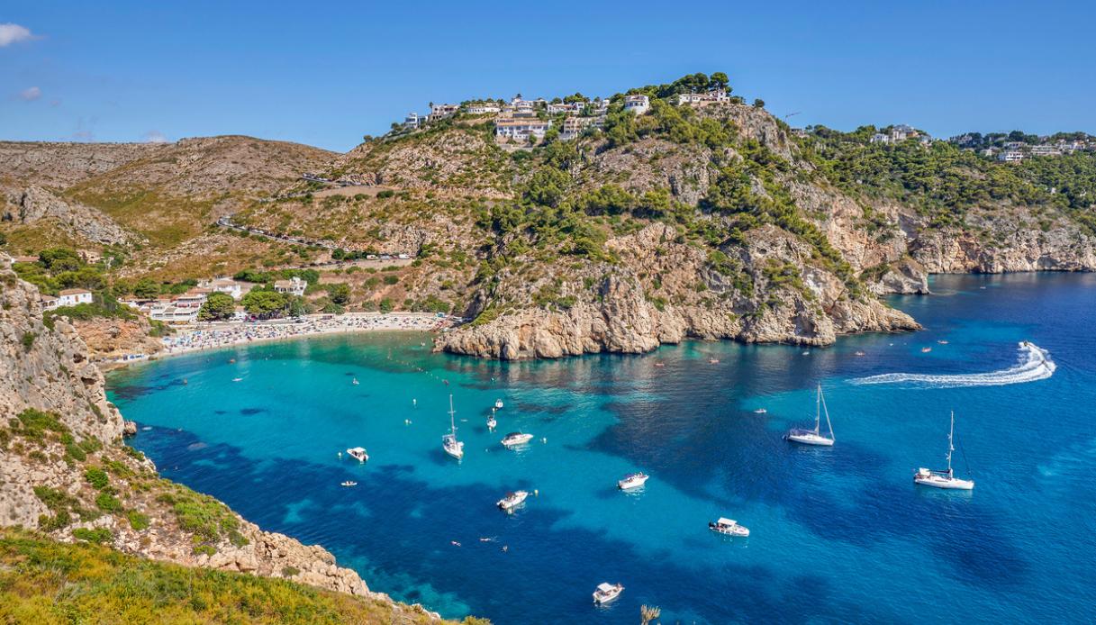 https://siviaggia.it/wp-content/uploads/sites/2/2026/08/Playa-de-la-Granadella.jpg